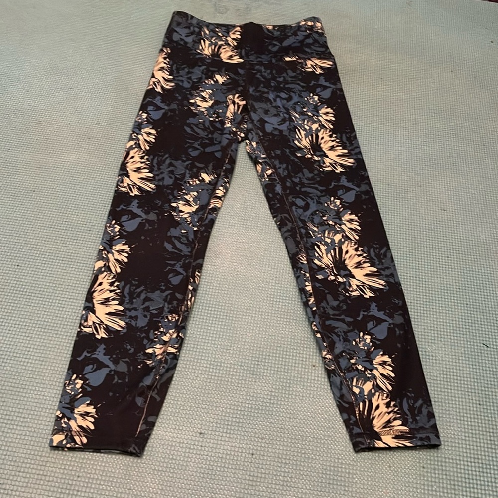 Blue Floral Balance Collection leggings.